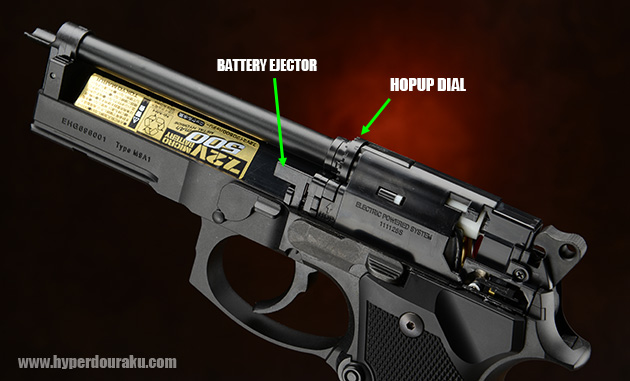 バッテリーは左側面のイジェクターで取り出す 可変ホップアップ