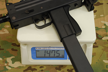 重量は1475g