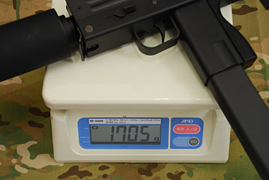サイレンサーを装着すると重量は1705g