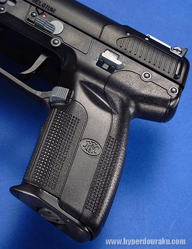 FN社の正式ライセンスを取得