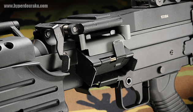 ミニミは給弾口が2つ