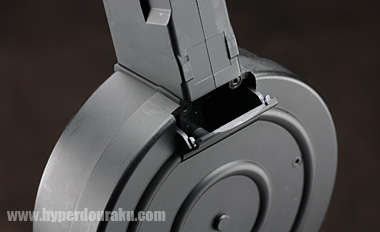 後部の給弾ハッチ