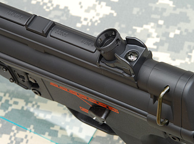 リアサイトベースはプラスチック製