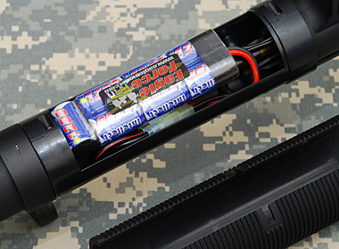 市販のニッケル水素バッテリーを装着したところうまく収納