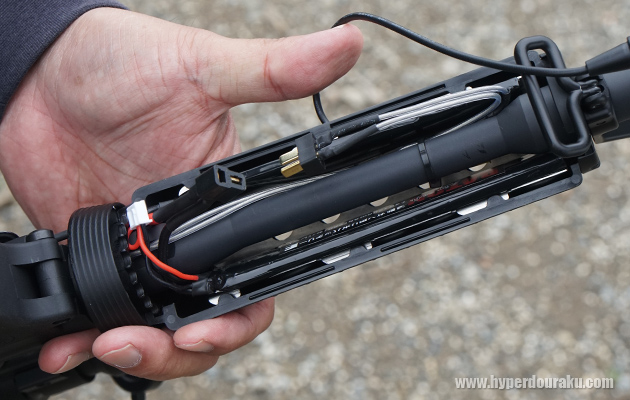 バッテリー収納