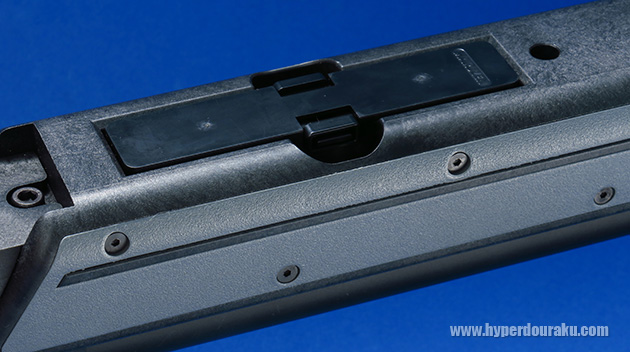 マガジンを挿入