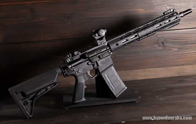 URX4ハンドガードやMAGPULストックを組み合わせ