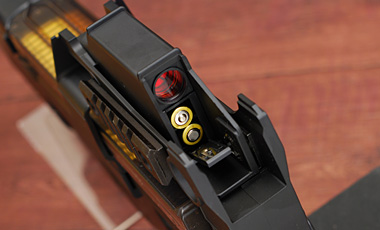 アルカリ単四乾電池2本で駆動