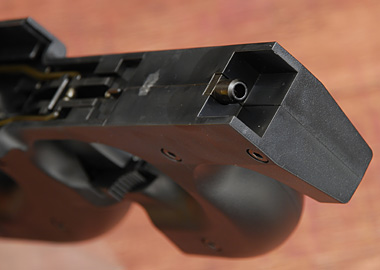 レシーバー下のフレーム内には空洞がある