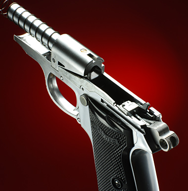 チャンバー上部には可変ホップアップ調節用の金色のダイアル