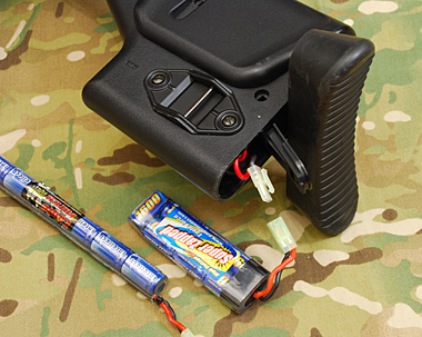 ミニバッテリーかAKバッテリーが内蔵可能