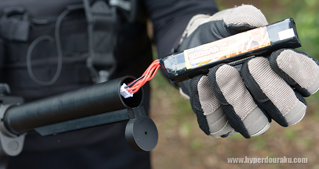 バッテリーを収納