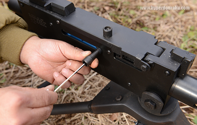 コッキングハンドル