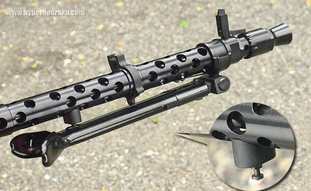 バイポッドを折り畳む