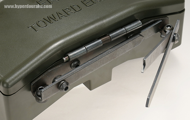 クレイモア本体には設置用の脚