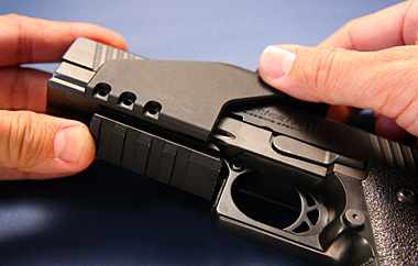 R226マウント本体をスライドさせる