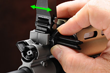 フロントサイトの上下左右を調節