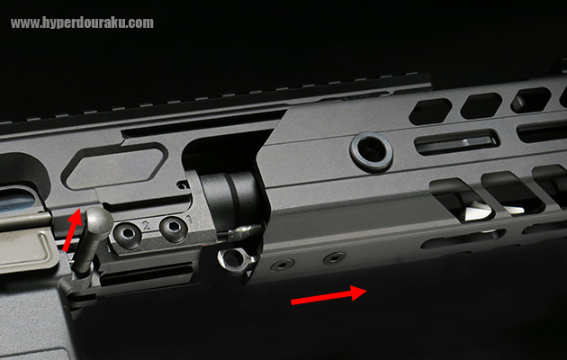 前方に抜いて外す