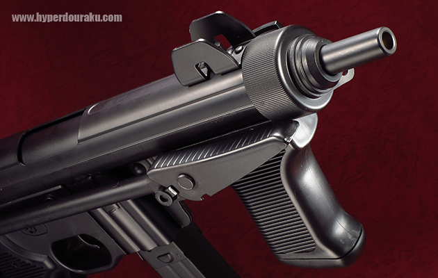 フォアグリップを握れる