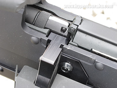 マガジンと銃本体の接続部のアップ