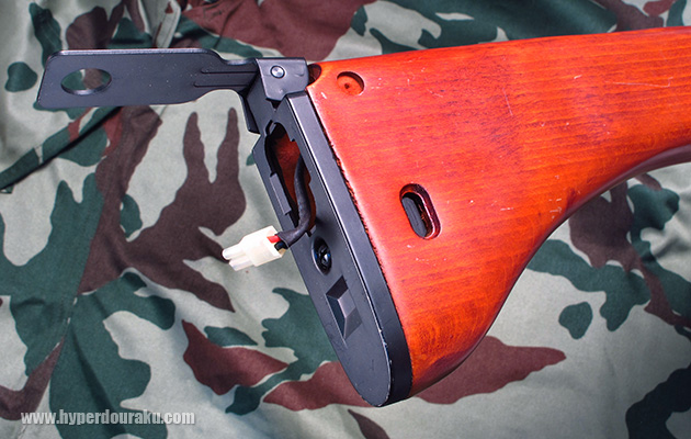 バッテリーはストック内に収納