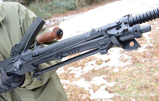 二脚を折りたたむ