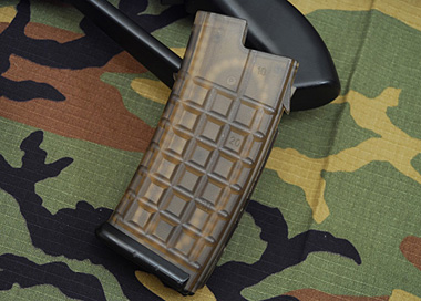 マガジンはシースルータイプ　80発を装弾