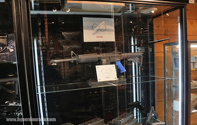 店内のショーケース