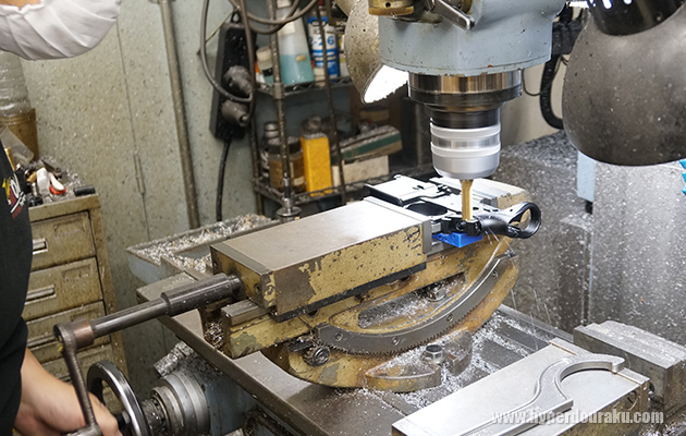 フライス盤で切削