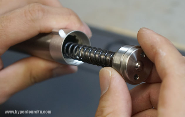 シリンダーを分解