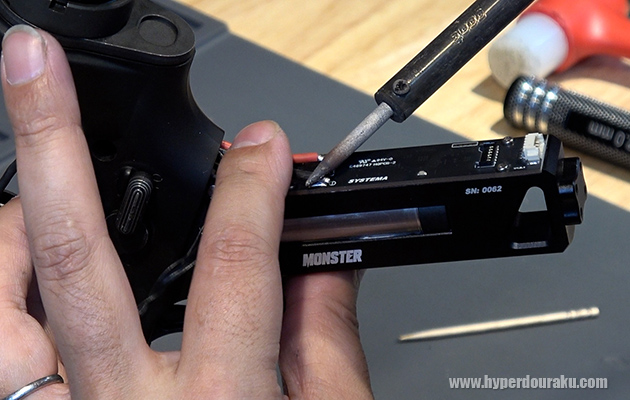 モーター背面に基盤