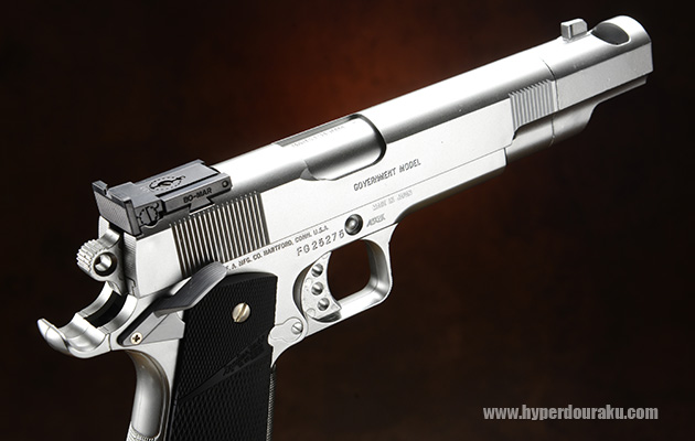 スラリと伸びた美しいサイドシルエット