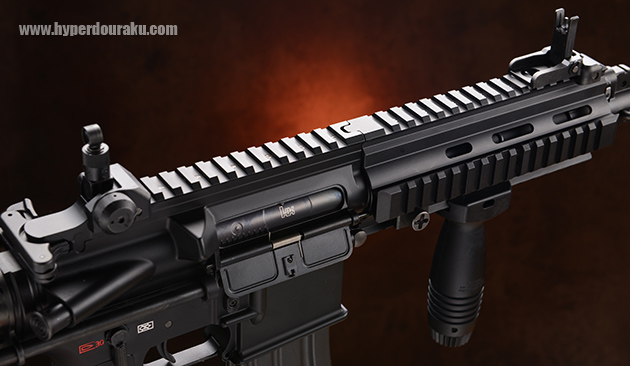 フラットなトップレール