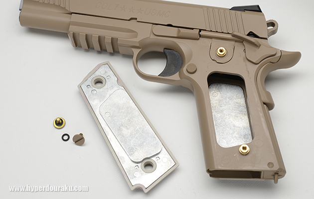 グリップパネル内部に錘