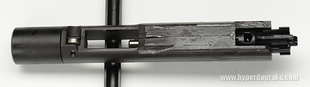 ボルトキャリアの底面