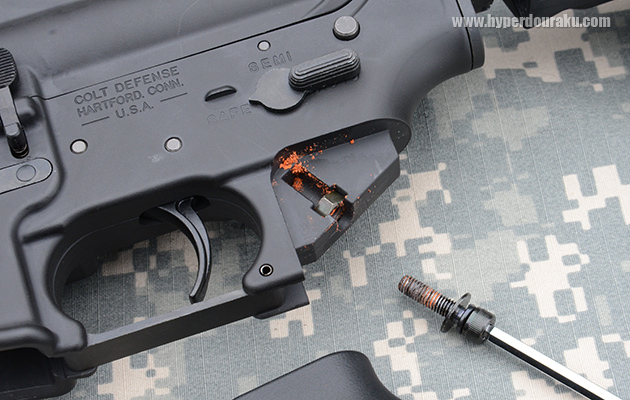 グリップのボルトを外す