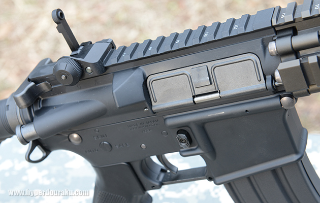 チャージングハンドル