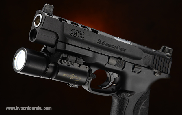 SUREFIREのX300ウエポンライト