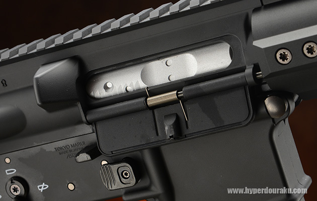 ボルトキャリアはシルバー