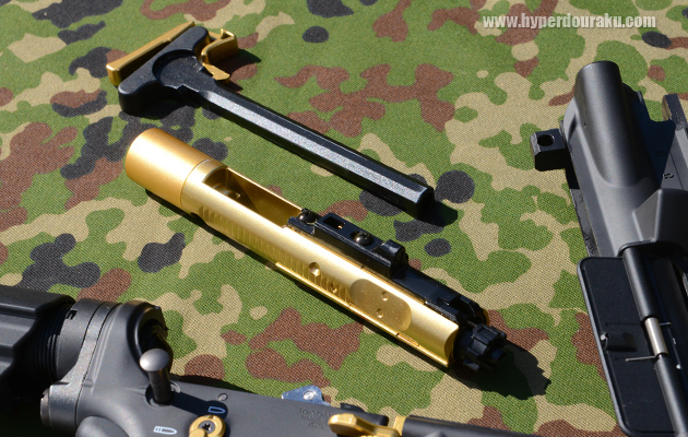 ボルトキャリアグループを取り出す