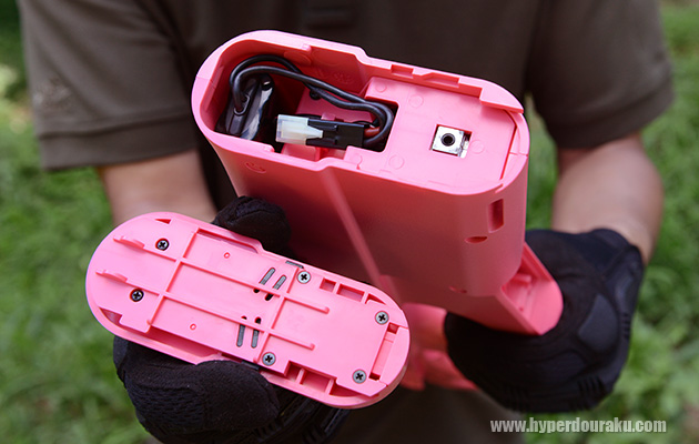 ストック内にミニSバッテリーを収納