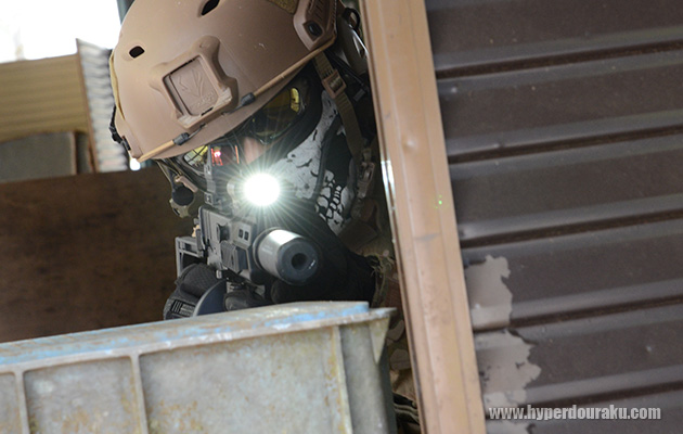 レシーバートップレールにライトを装着