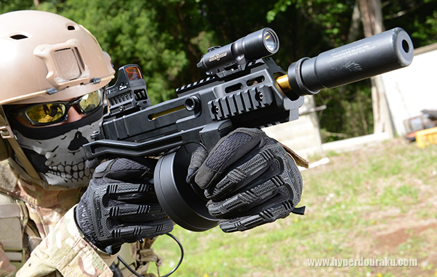 フォアグリップ代わりに握ってもOK