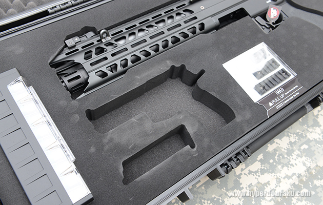 トールハンマーの専用ケースに収まる