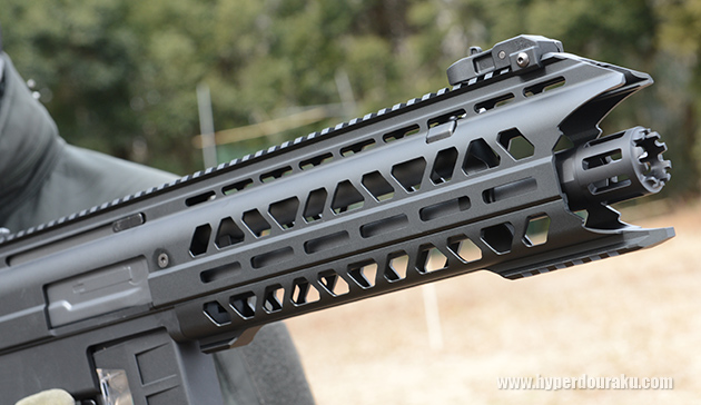 特徴的なハンドガード