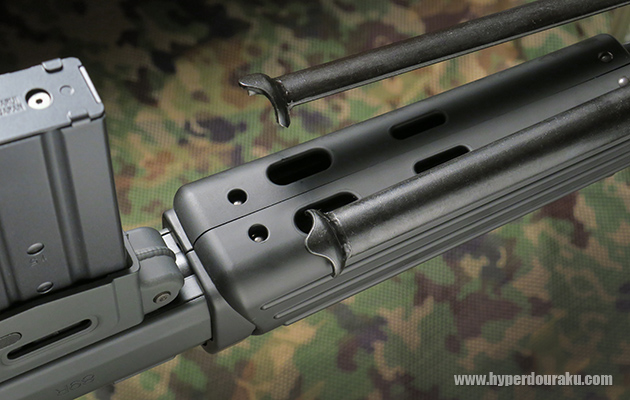 バイポッドの折り畳み