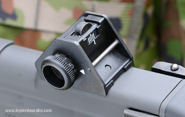 リアサイトがベース内に収納