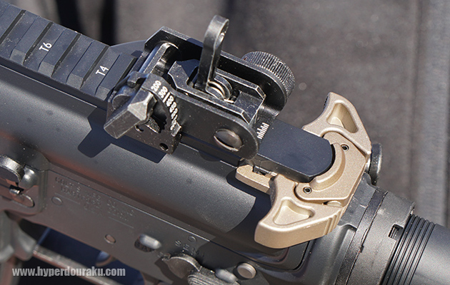 チャージングハンドル