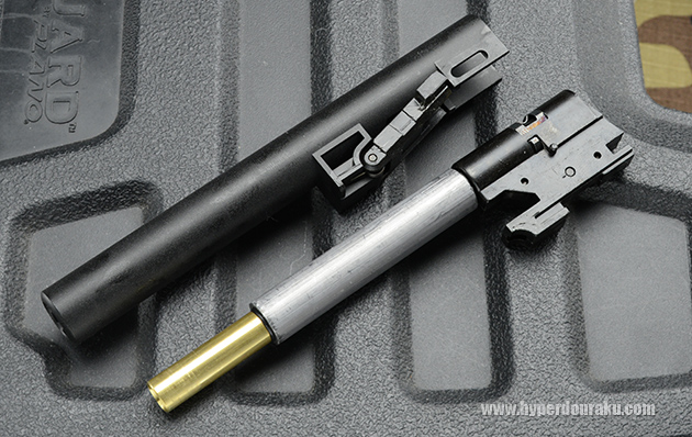 インナーバレルに取り付けられた錘