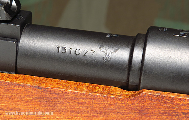 製造番号と射撃試験合格を示す国家鷲章の刻印